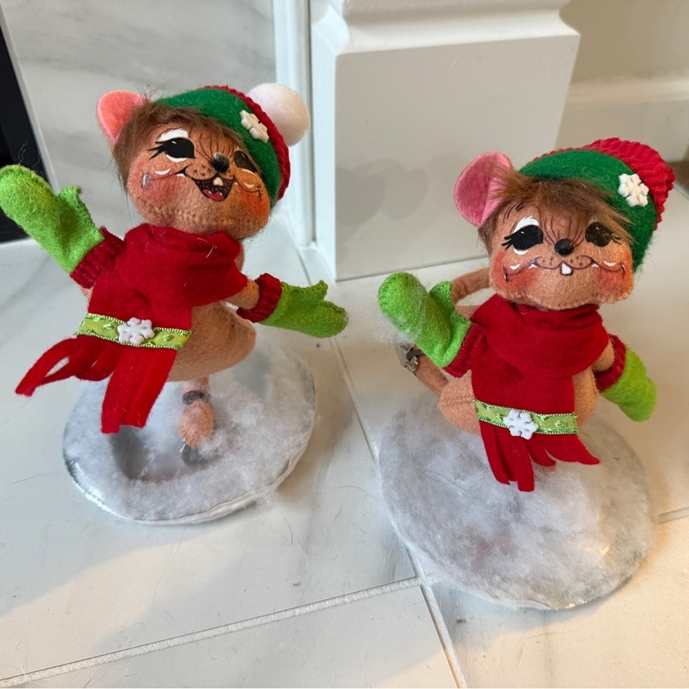 Set of 2 Annalee Mobilitee Dolls ice skating mice figurines